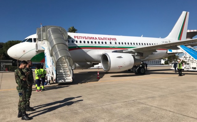 Българският национален отбор пристигна в Лисабон преди минути за контролата