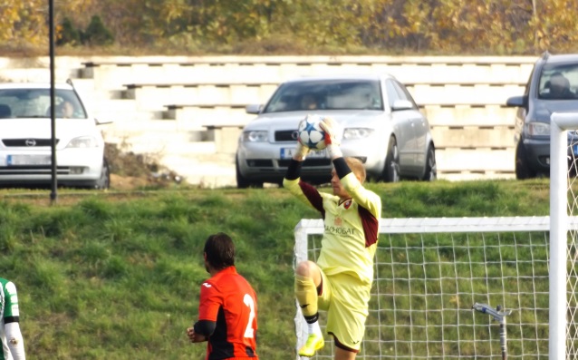 Футболистите на Карнобат вече са само на точка от влизане