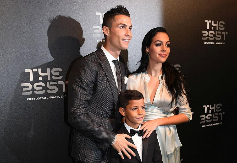  Кристиано Роналдо с приятелката си Джорджина Родригес и сина си Кристиано-младши 