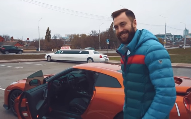 Българският волейболист Николай Николов тества суперавтомобил в Белгород Играчът на