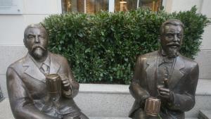 Паметник братя Прошек