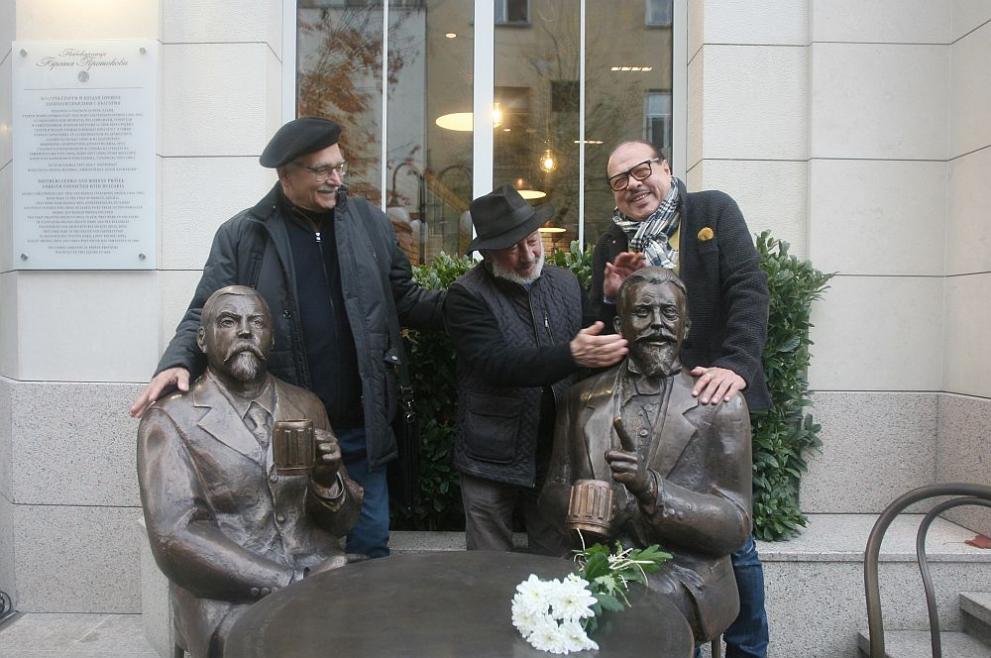 Паметника на братя Прошек, който бе открит в София на 14 ноември
