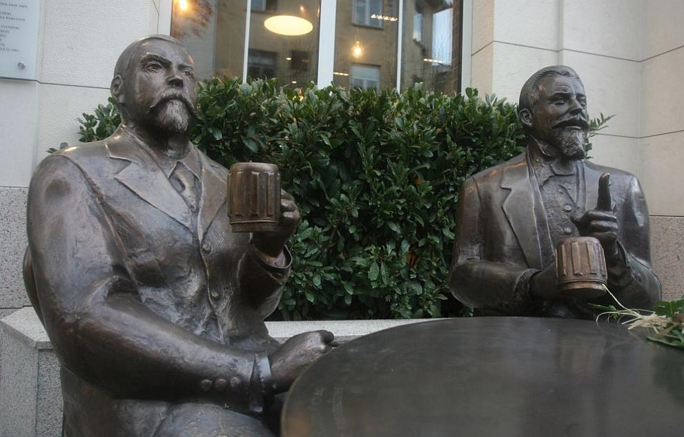  Паметника на братя Прошек, който бе открит в София на 14 ноември 