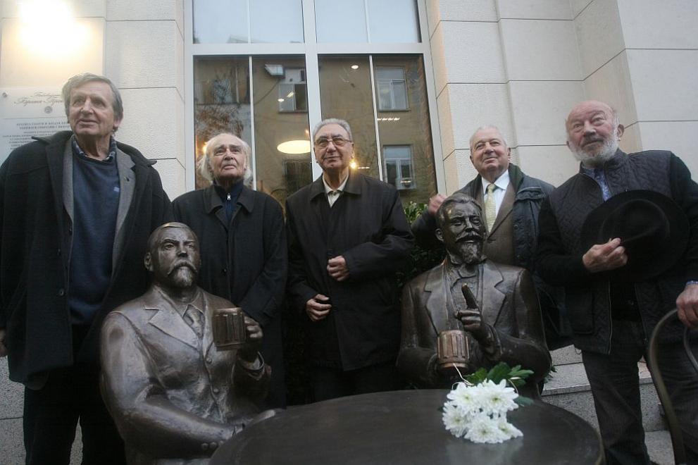  Паметника на братя Прошек, който бе открит в София на 14 ноември 