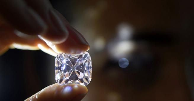 Най големият диамант предлаган някога на търг беше продаден в