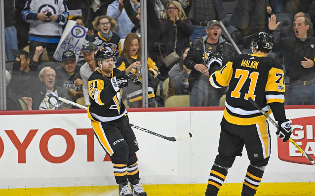 В първенство на Националната хокейна лига на САЩ и Канада