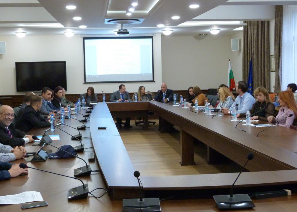 Общинските съветници от финансовата комисия проведоха изнесено заседание в Икономическия университет.