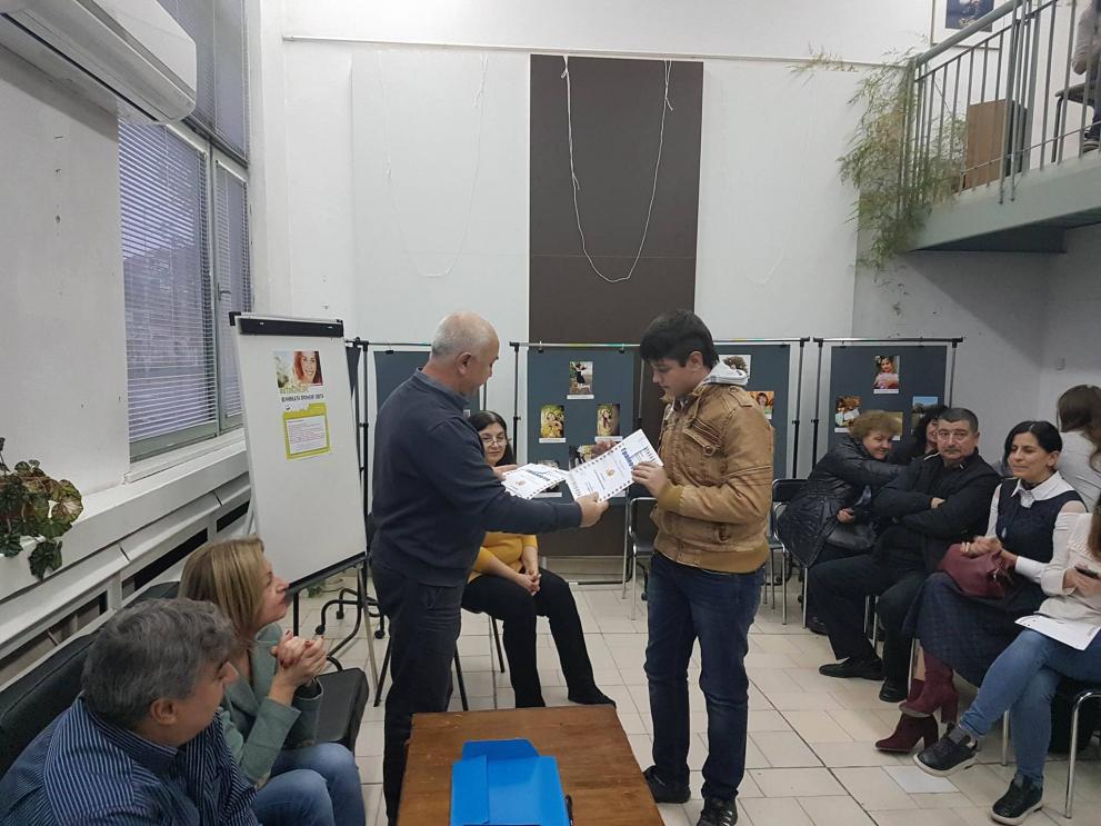 44 млади фотографи снимаха усмивки, наградиха най-добрите сред тях