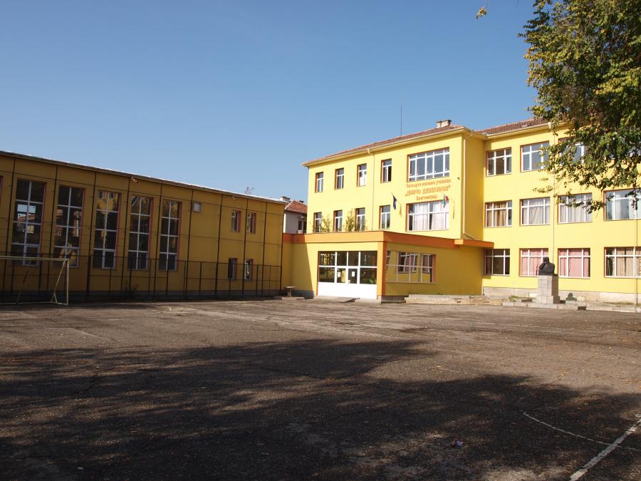 Училище "Димчо Дебелянов" в Благоевград