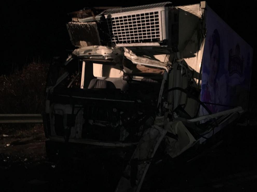  Жестока злополука сред рейс и камион на пътя София-Варна лиши живота на девет души. 19 индивида са ранени. 