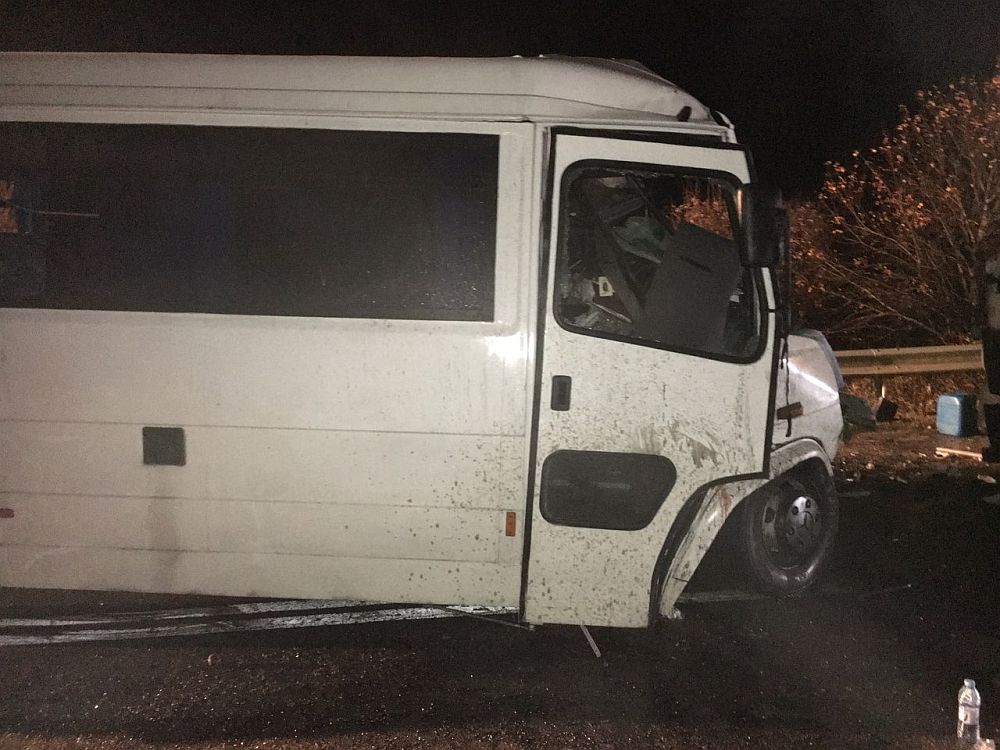 Жестока катастрофа между автобус и камион на пътя София-Варна отне живота на девет души. 19 човека са ранени.