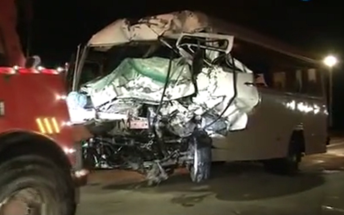 Бусът, който се удари челно в камион при Микре. 9 души загинаха, 19 ранени са в болници