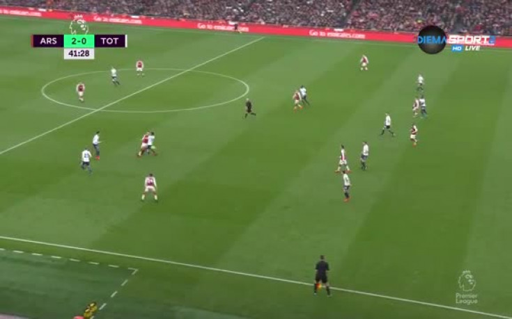 Втори гол за Арсенал срещу Тотнъм, а съдиите къде гледат?