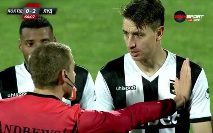 Пресилено ли изгониха играч на Локо срещу Лудогорец?