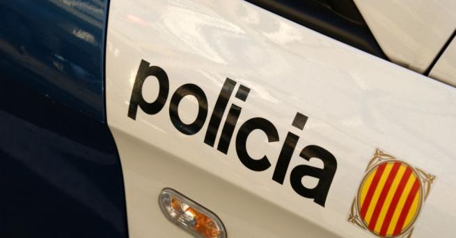 Испанската полиция откри огън и рани в бедрото французин от