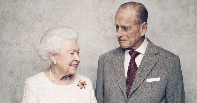 Британската кралица Елизабет Втора и съпругът ѝ принц Филип отбелязват