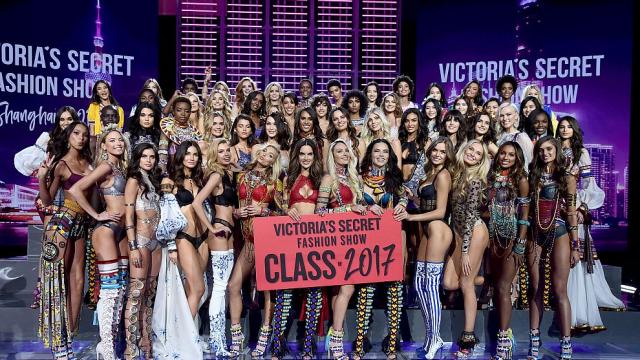 Красавиците на Victoria's Secret разгорещиха Шанхай (СНИМКИ)