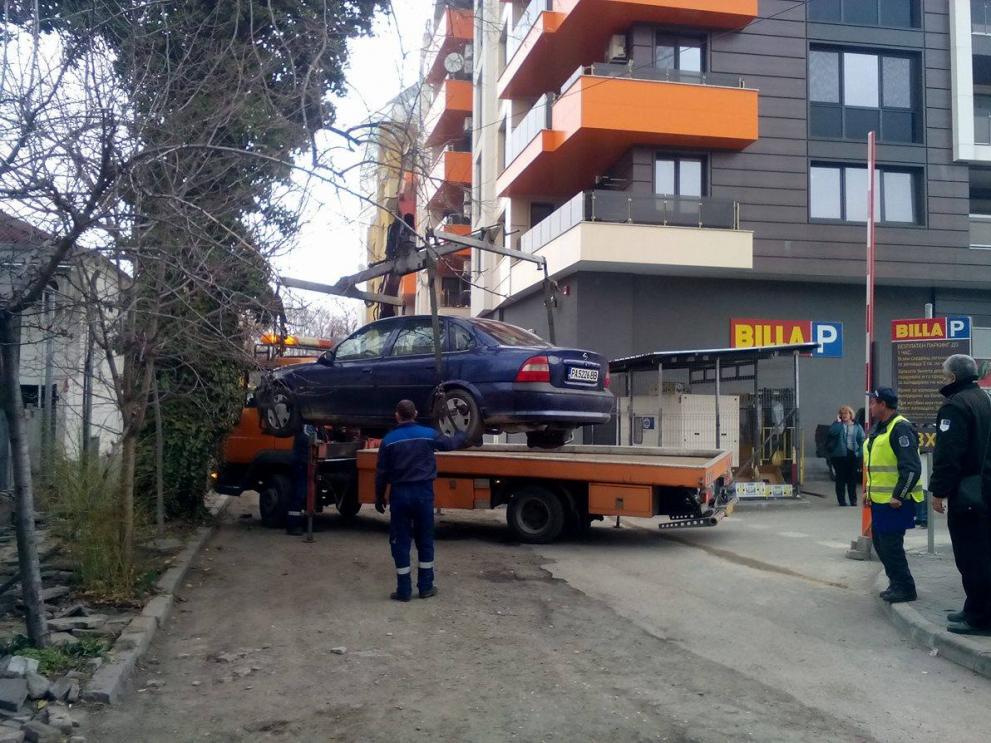 Репатрират неправилно паркирал автомобил в Пловдив