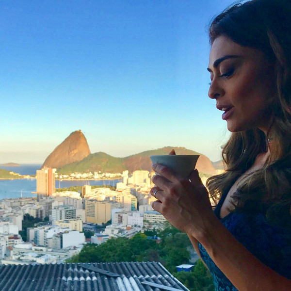 Жулиана Паес1