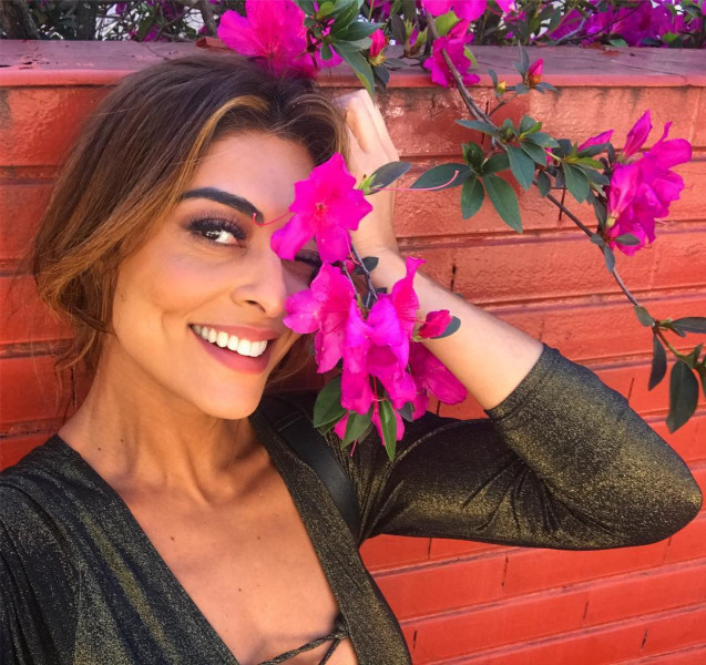 Жулиана Паес1