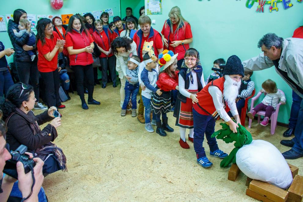 Вече година центърът помага на деца и родители