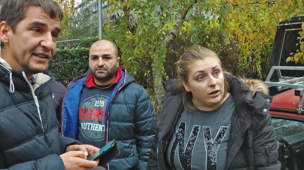 Близки на загиналото момче се събраха пред траурната агенция "Архангел Михаил", за да търсят отговор