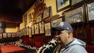 самоук художник