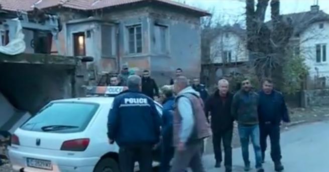 Полицията задържа телефонен измамник в Горна Оряховица за агресия срещу