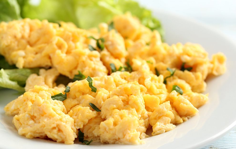 Пържените яйца със зеленчуци са оптимално съчетание на белтъчини и растителни антиоксиданти