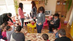 Деца и родители правиха сурвакници