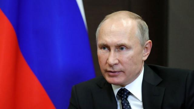 Дизайнер от САЩ посвети на Путин коледна колекция