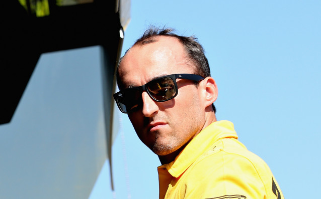 Пилотът Роберт Кубица успя да изпълни цели 100 обиколки в