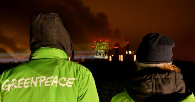 Активисти на Грийнпийс блокираха входа на рафинерия в Южна Франция