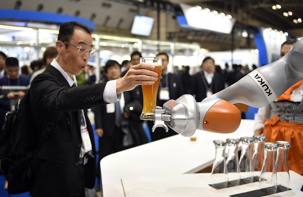 Международна изложба на роботи в Токио, Япония. Повече от 600 компании и организации представят своите най-нови роботи до 2 декември.