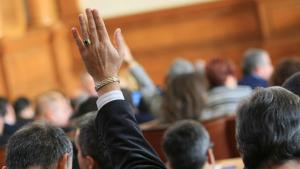 парламент гласуване