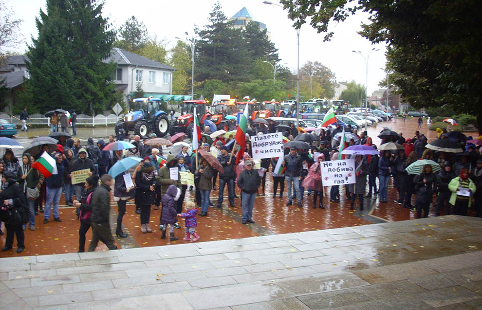 Протест срещу намерението за добив на газ в Генерал Тошево
