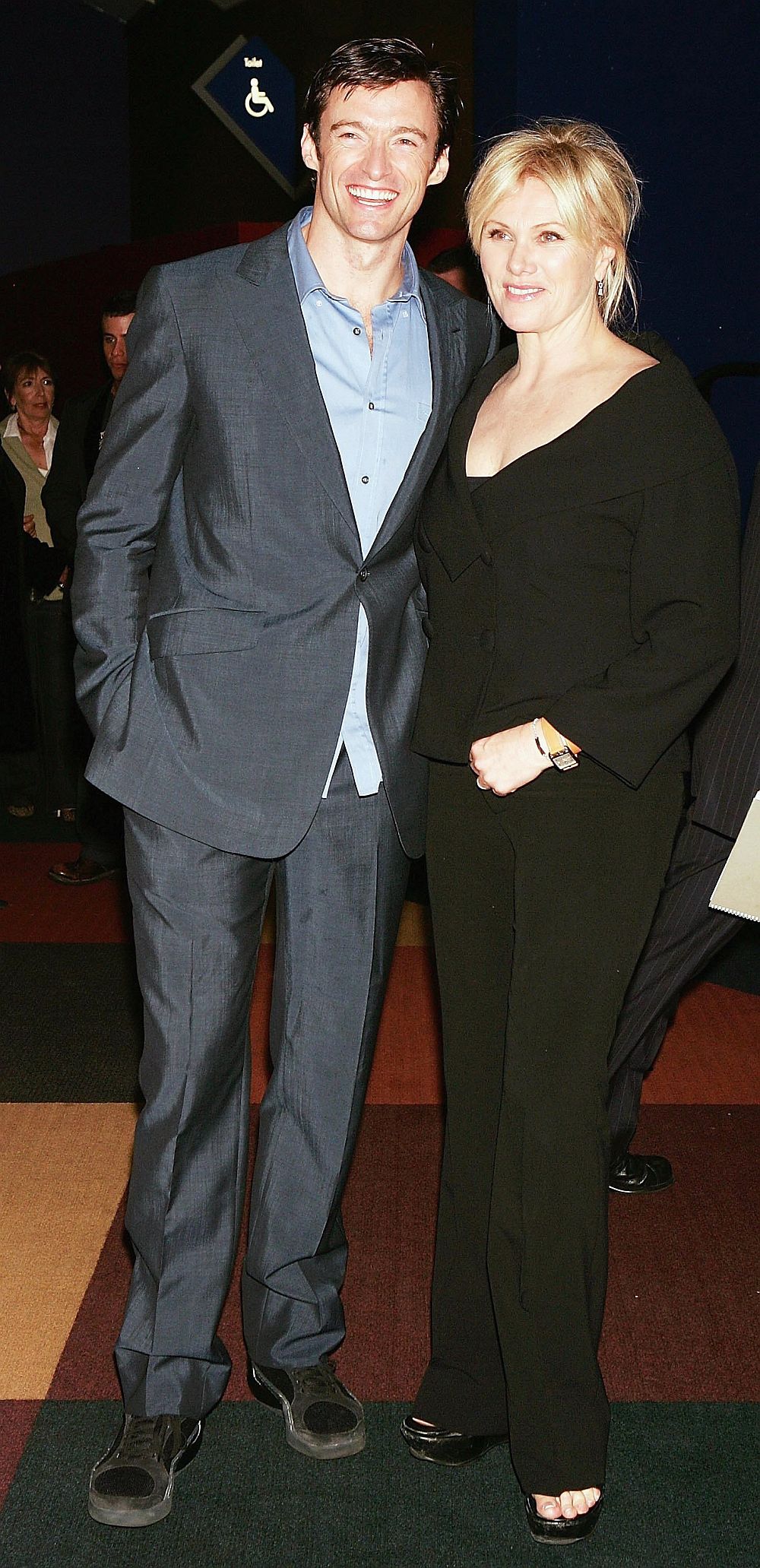 Актьорът Хю Джакман и 13 години по-възрастната от него актриса и продуцент Дебора-Лий Фърнес са заедно повече от 20 години. Женени са от 1996 година и имат две осиновени деца. На снимката: Хю Джакман и Дебора-Лий Фърнес през 2006 година
