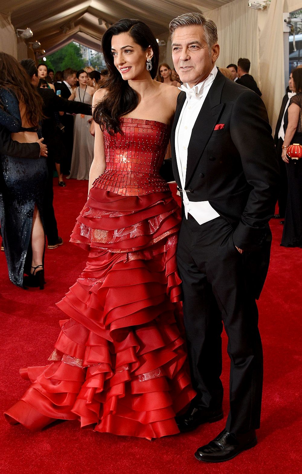 Актьорът Джордж Клуни и правозащитничката Амал са женени от 2014 година. Възрастовата разлика между двамата е 17 години. През 2017 година те станаха родители на близнаци. На снимката: Джордж и Амал Клуни през 2015-а