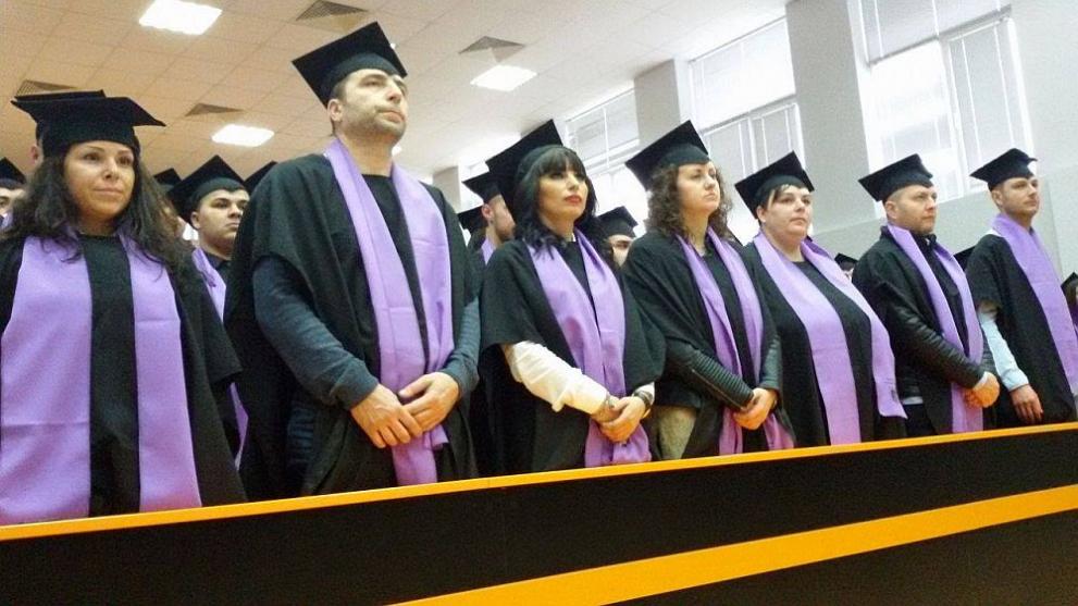 Бакалаврите и магистрите от Факултета по технически науки в ШУ получиха дипломите си