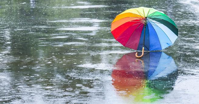 Предимно облачно ще бъде времето в петък на места са