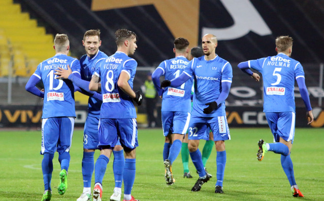 Левски води срещу Пирин на Герена след две попадения на