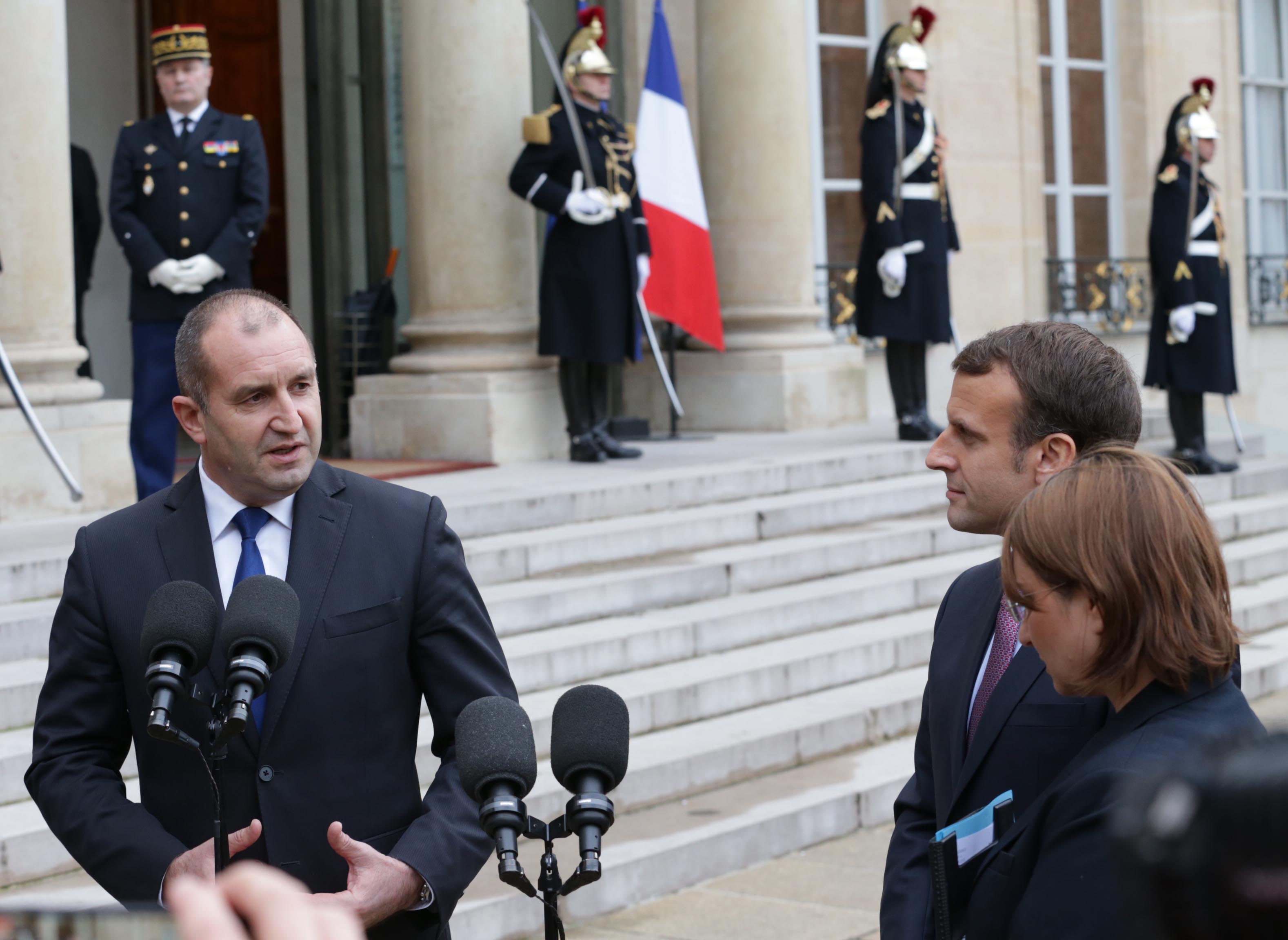 При визитата си във Франция Радев бе официално приет в Елисейския дворец