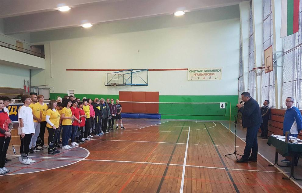 Коледният турнир на учителите започна