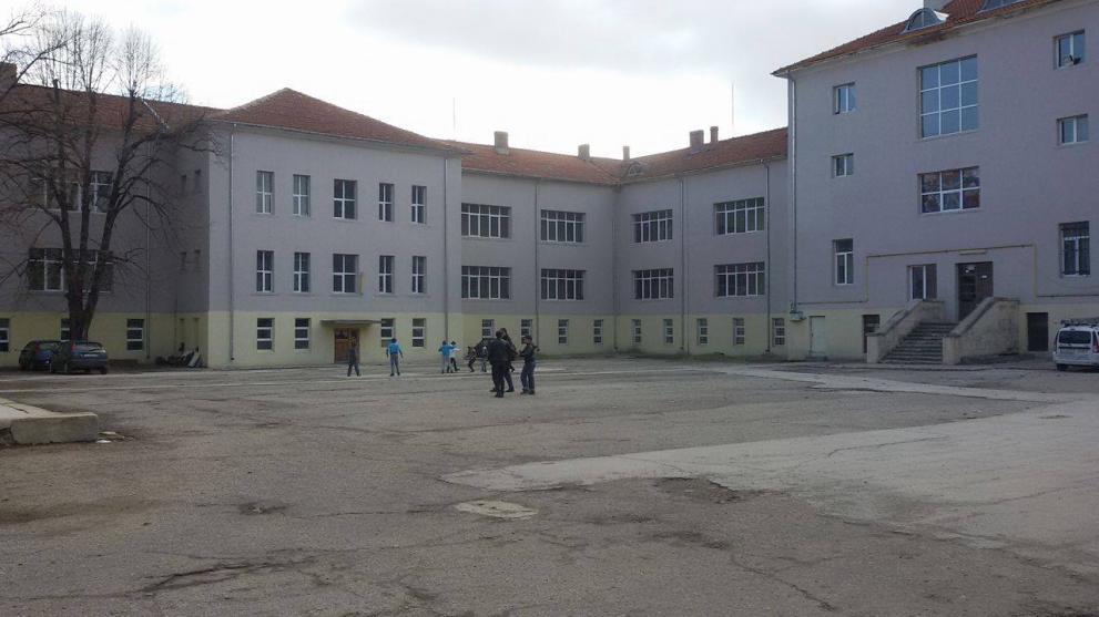 Нова техника и спортен терен