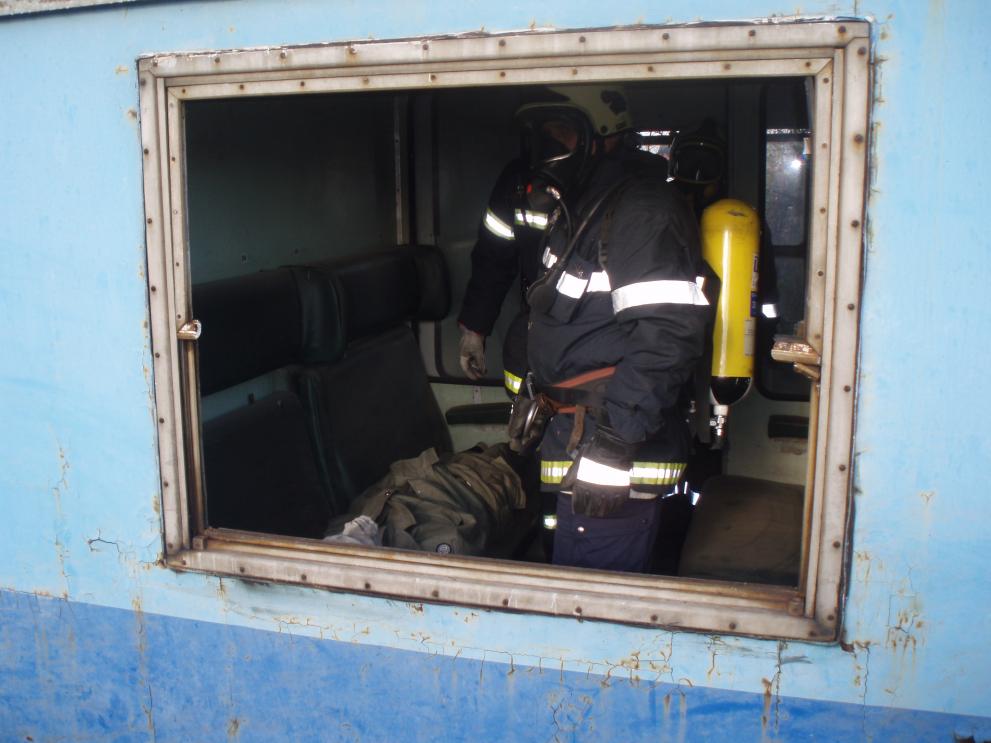 Доброволците в Монтана спасяваха хора в "дерейлирал" влак.