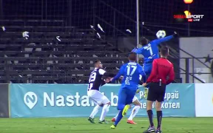 Нов казус - ръка или дълго рамо?!