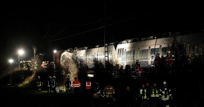 Два влака се сблъскаха в района на гара Мербуш Остерат недалеч от