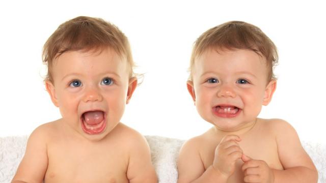 Щур баща прави изумителни снимки на близнаците си (СНИМКИ)