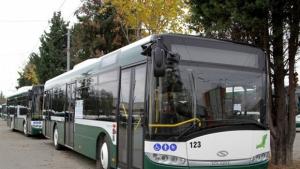 Счупиха стъклото на един от новите автобуси