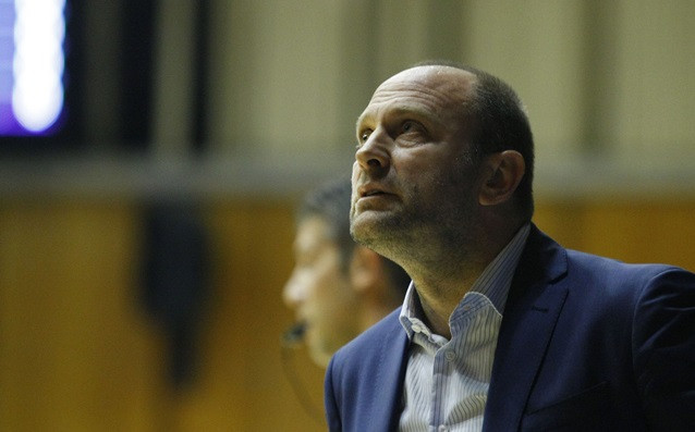 Баскетболният Левски ще е без треньора си Константин Папазов в